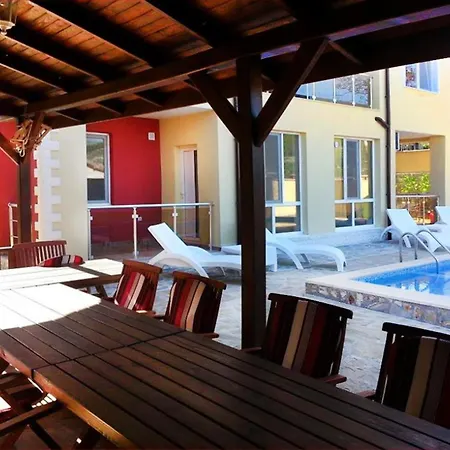 Blue Dream Deluxe Maisonette Apartment *